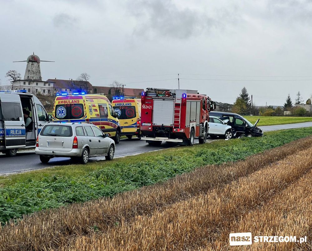 Zderzenie dwóch pojazdów przy ulicy Niepodległości w Strzegomiu [FOTO] 